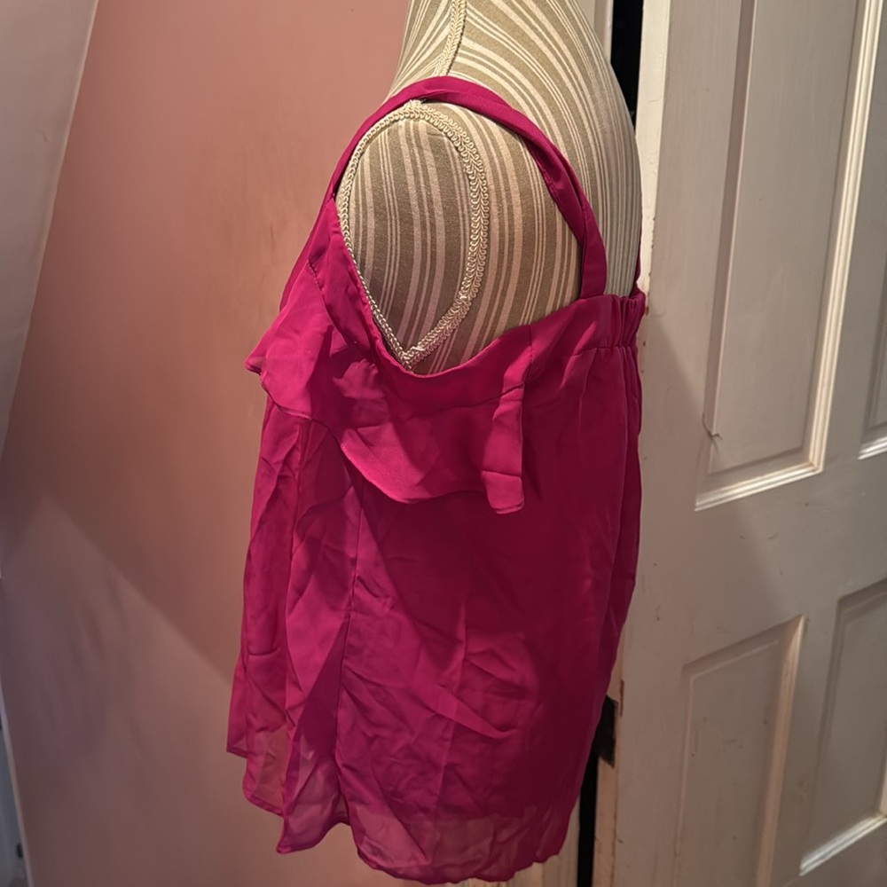 She cold shoulder top - Picture 2 of 7